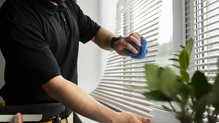 Cuci gorden Jakarta Selatan, Utara, Timur, Pusat, Bekasi, Tangerang, Depok, dan Bogor – Aisyah Clean